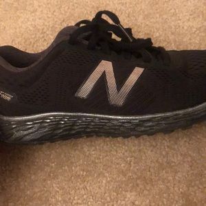 New Balance black tennis shoes